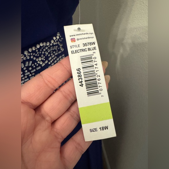 Plus Dress - Picture 9 of 12